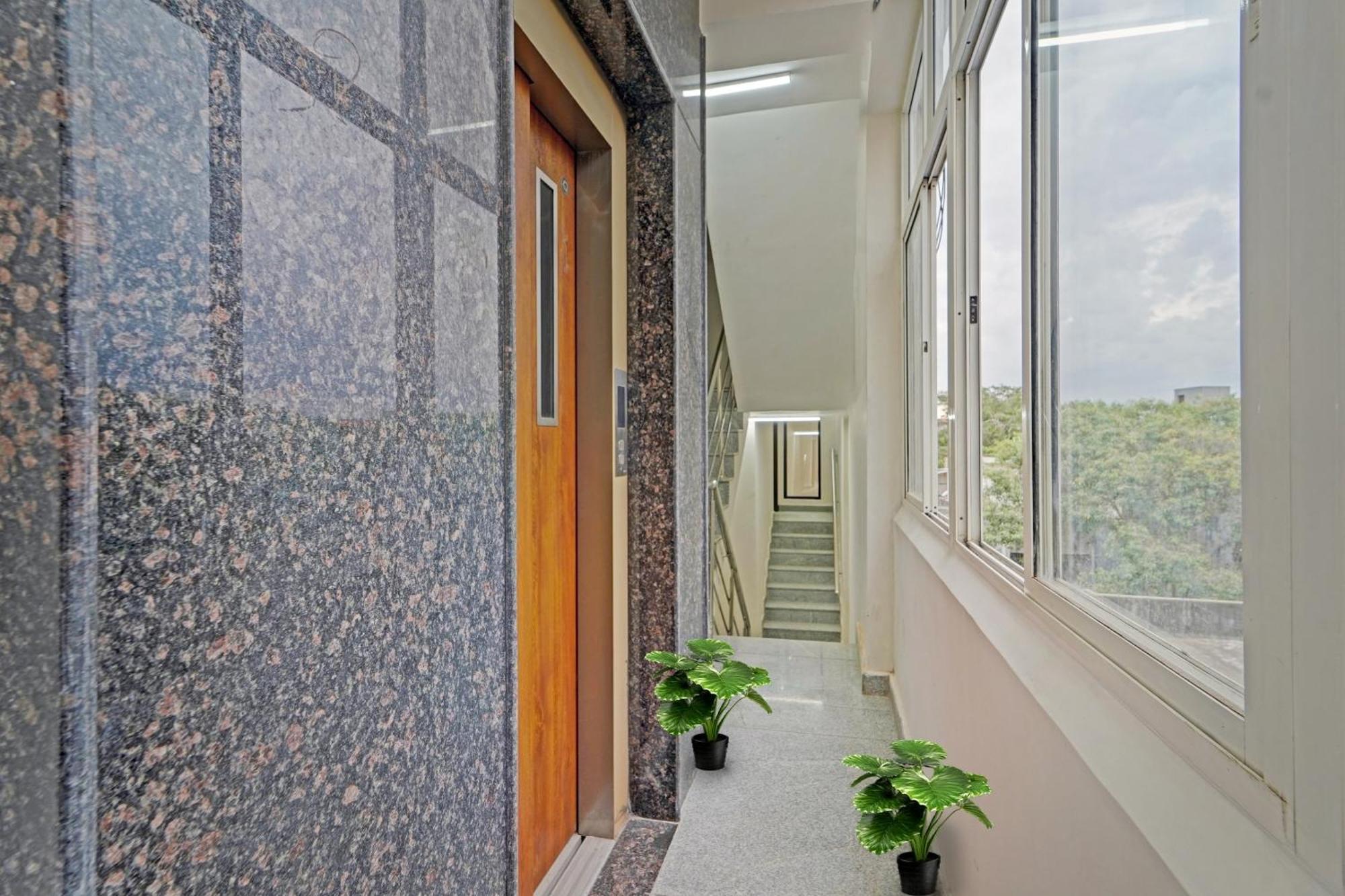 Townhouse 1096 Hotel Redfox Nungambakkam Chennai Eksteriør billede